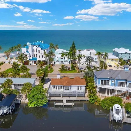 Beach Dayz, Walk To Beach, Restaurants, Boat Dock And More